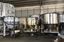 立式攪拌機(jī)放料勿放滿桶，影響攪拌效果！